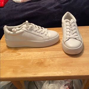 Steve Madden sneakers size 6.